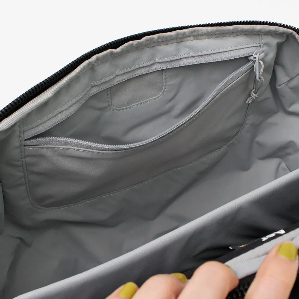 AER Briefcases|Shoulder Bags^/ Tech Sling 3 black