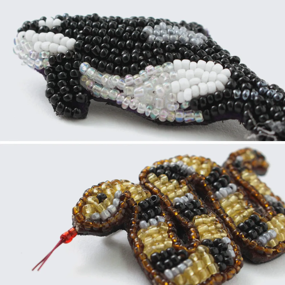 BEADED ACCESSORIES Other Goods^/ Beaded pin badge S