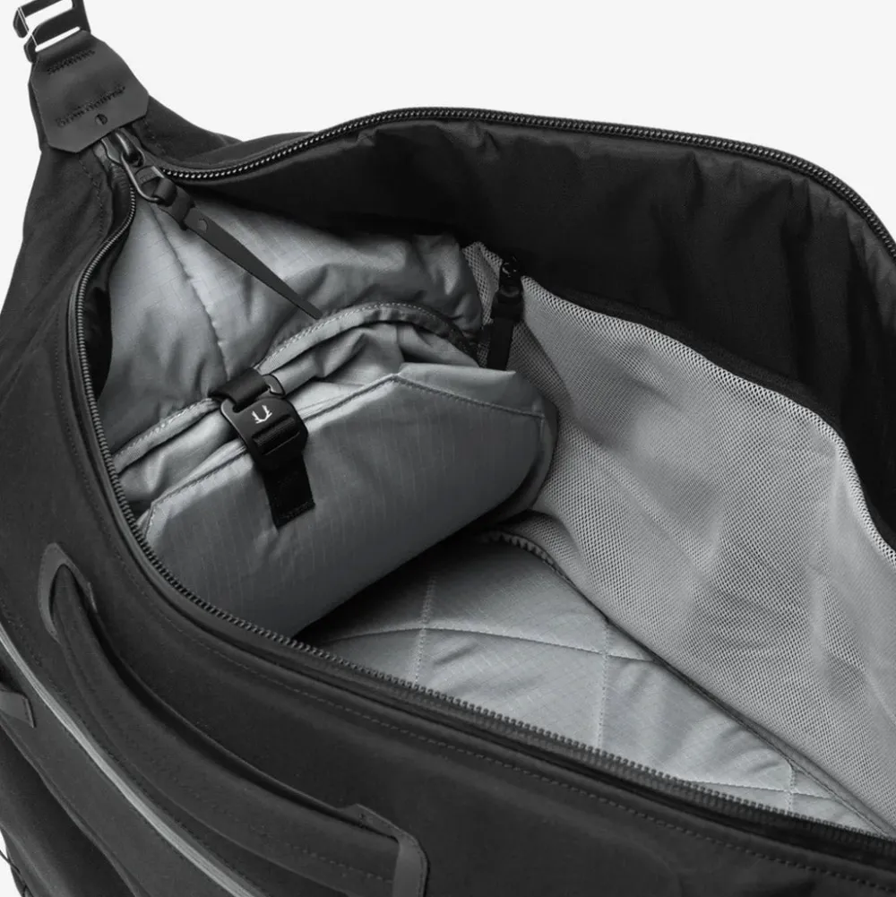 BLACK EMBER Shoulder Bags|Backpacks^/ Dex 30 black