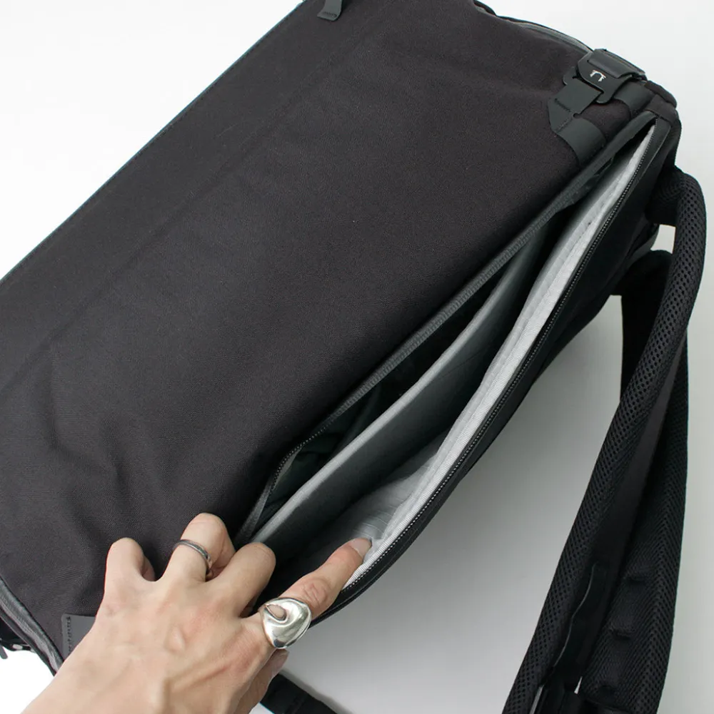BLACK EMBER Shoulder Bags|Backpacks^/ Dex 30 black
