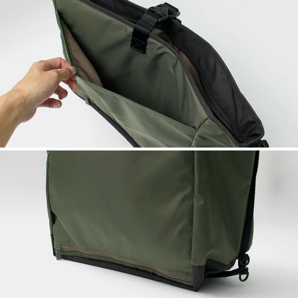 F/CE. Shoulder Bags^F/CE. / Lightweight courier shoulder bag
