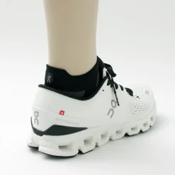 ON Socks^/ Performance Low Socks