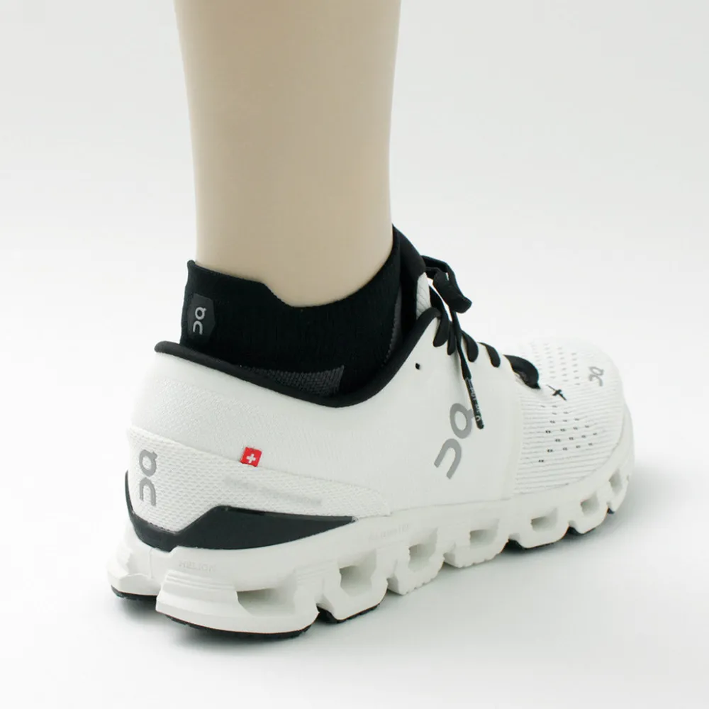 ON Socks^/ Performance Low Socks