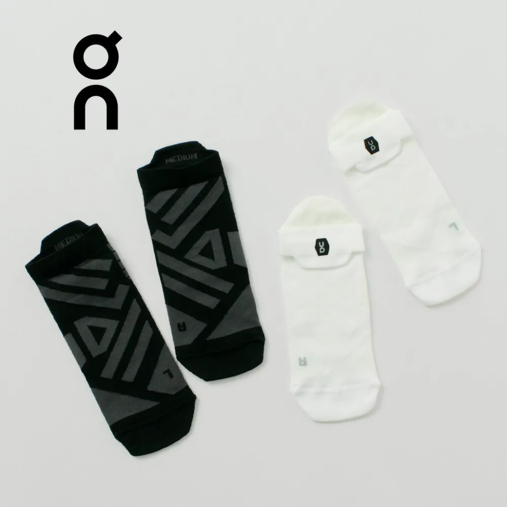 ON Socks^/ Performance Low Socks
