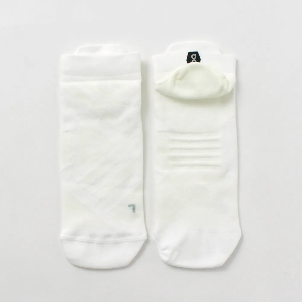 ON Socks^/ Performance Low Socks