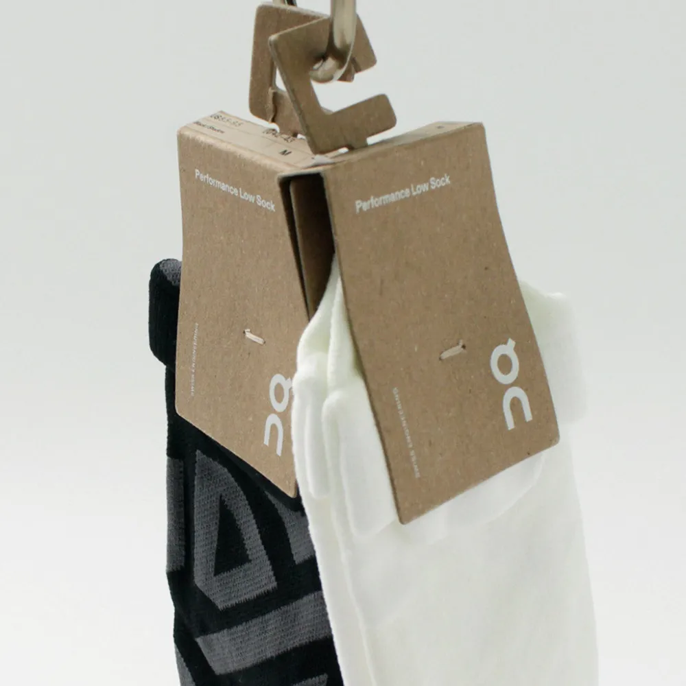 ON Socks^/ Performance Low Socks