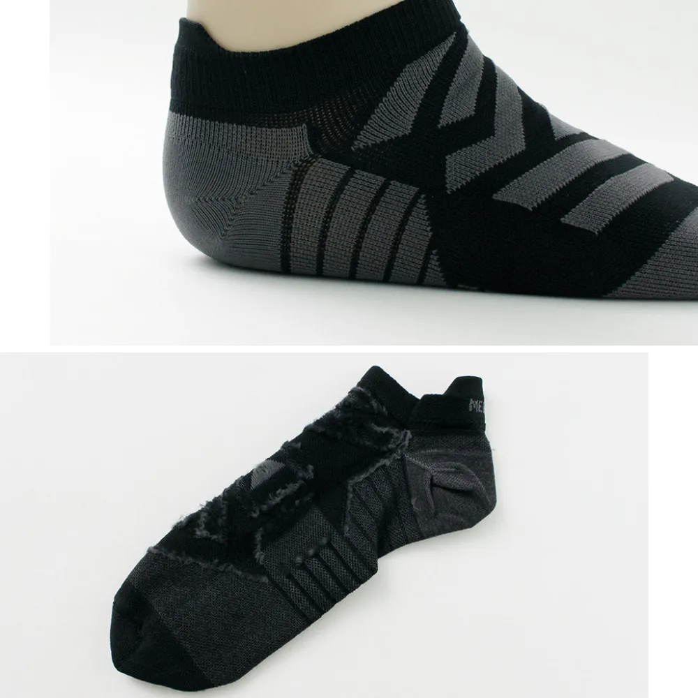 ON Socks^/ Performance Low Socks