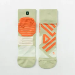 ON Socks^/ Performance Mid Socks