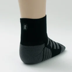 ON Socks^/ Performance Mid Socks