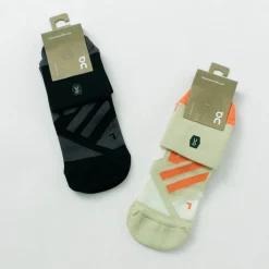 ON Socks^/ Performance Mid Socks